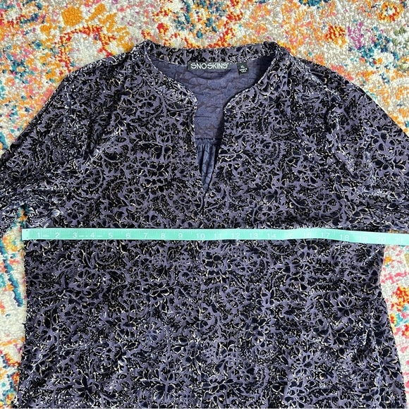 Snoskins Velvet Embossed Long Sleeve Tab Sleeves Burnout V‎ Neck Blouse Shirt - Picture 7 of 10